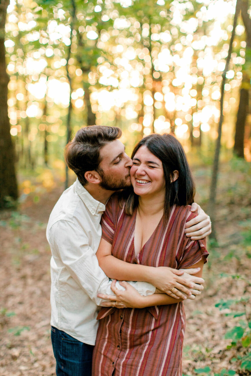 Couple kissing at Bear's Den Overlook in Leesburg, VA